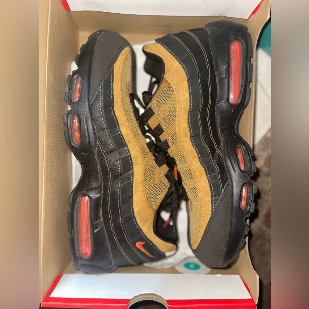 Nike AirMax 95 Essentials Men’s Shoes 🤎